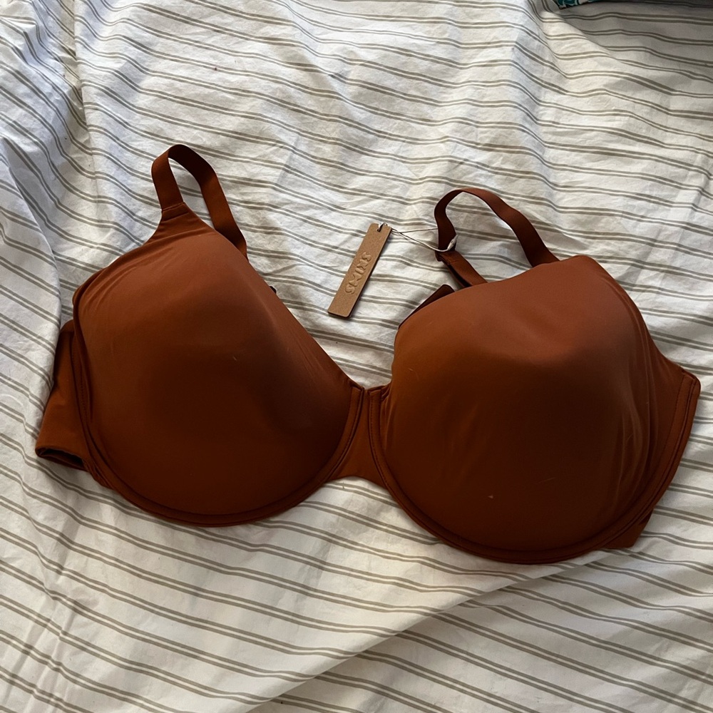 Skims Tshirt Demi Underwire Bra Fits 42DDDD